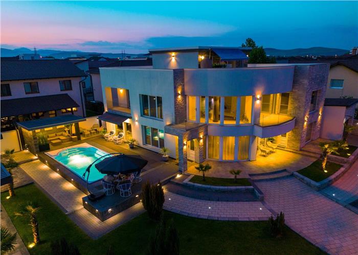Casa de lux cu 6 camere piscina exterioara jacuzzi in Alba Iulia
