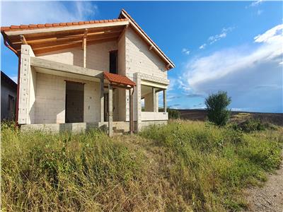 Casa cu etaj la rosu comuna Ciugud 1000 mp teren