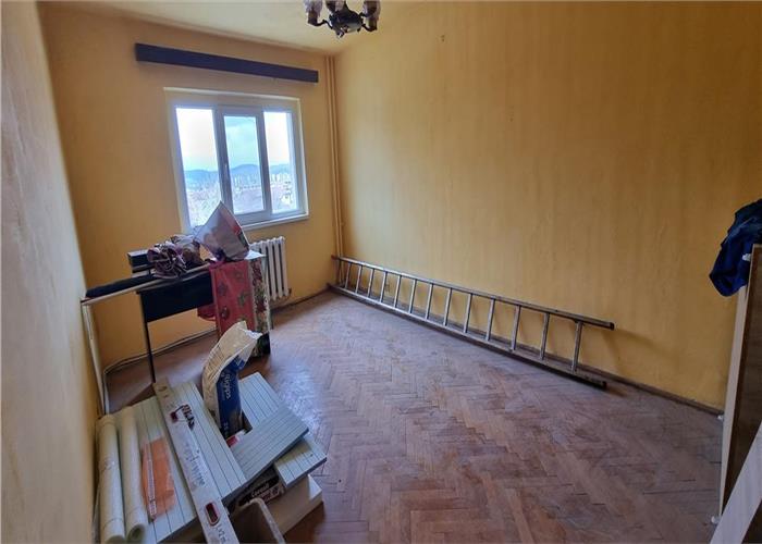 Apartament de vanzare zona Tolstoi etaj intermediar