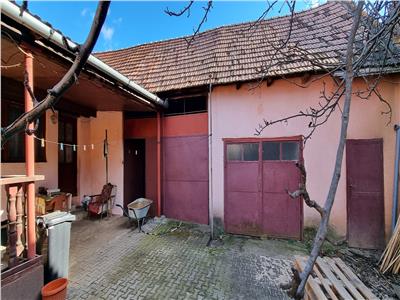 Casa de vanzare in Barabant cu gradina si anexe